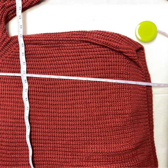 Miracle Red Crew Neck Sweater with Chunky Knit Loose Shape - Picture 10 of 10